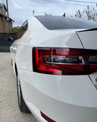 Skoda Superb cena 79900 przebieg: 153000, rok produkcji 2019 z Brzeszcze małe 781